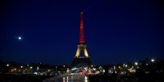 Eiffel-se-mettent-aux-couleurs-belges.jpg